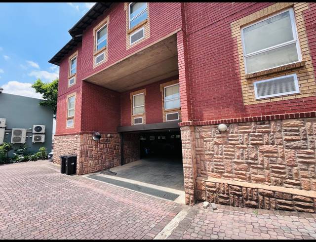 600M² OFFICE FOR SALE IN FOURWAYS